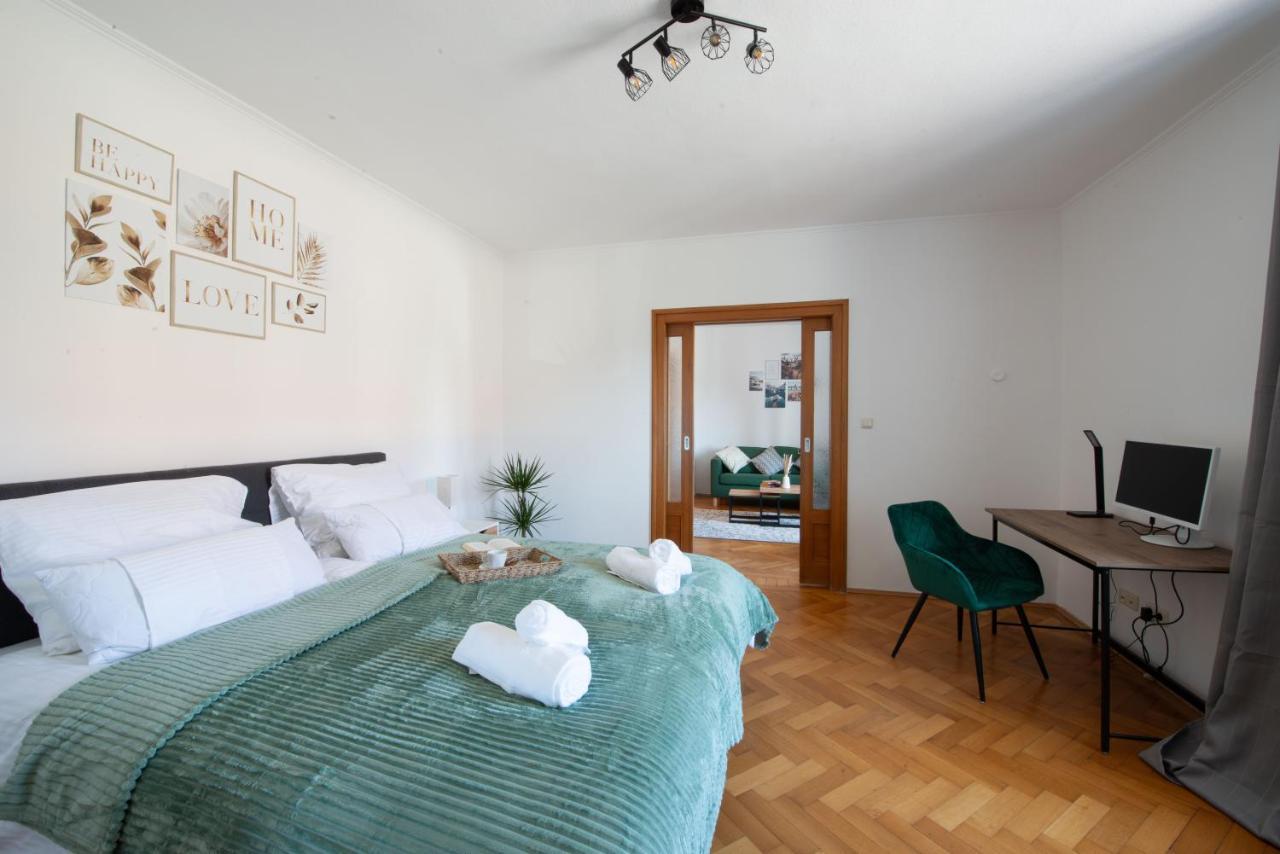 Bessa Homes 6 Personen 2 Schlafzimmer, 3 King Size, Betten, Balkon, Kueche Haag in Oberbayern Екстер'єр фото